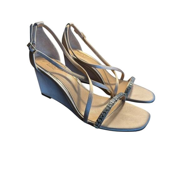 Jewel Badgley Mischka NEW Adelynn Perfect Simplicity Wedge Heel Champagne 9 Hoco - Picture 9 of 10